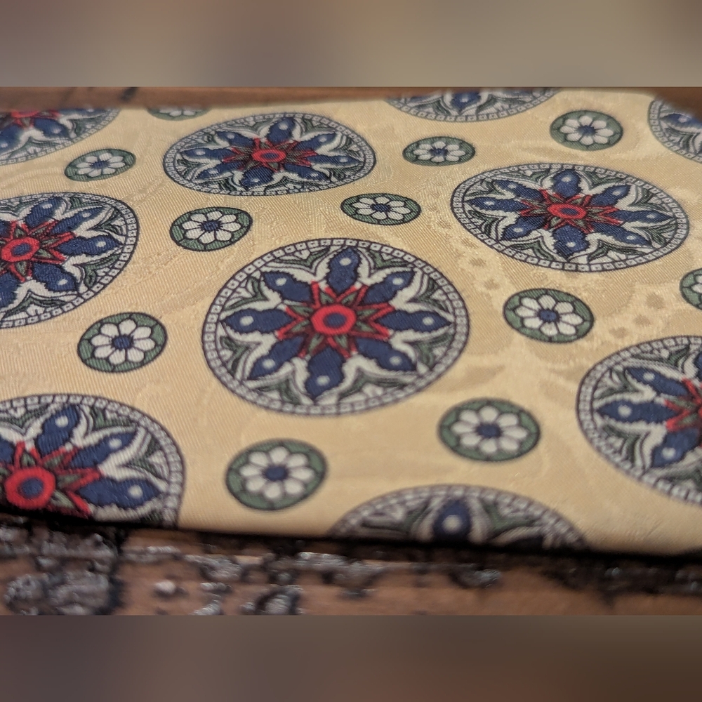 VTG- Burberry Medallion Tie - Picture 9 of 12